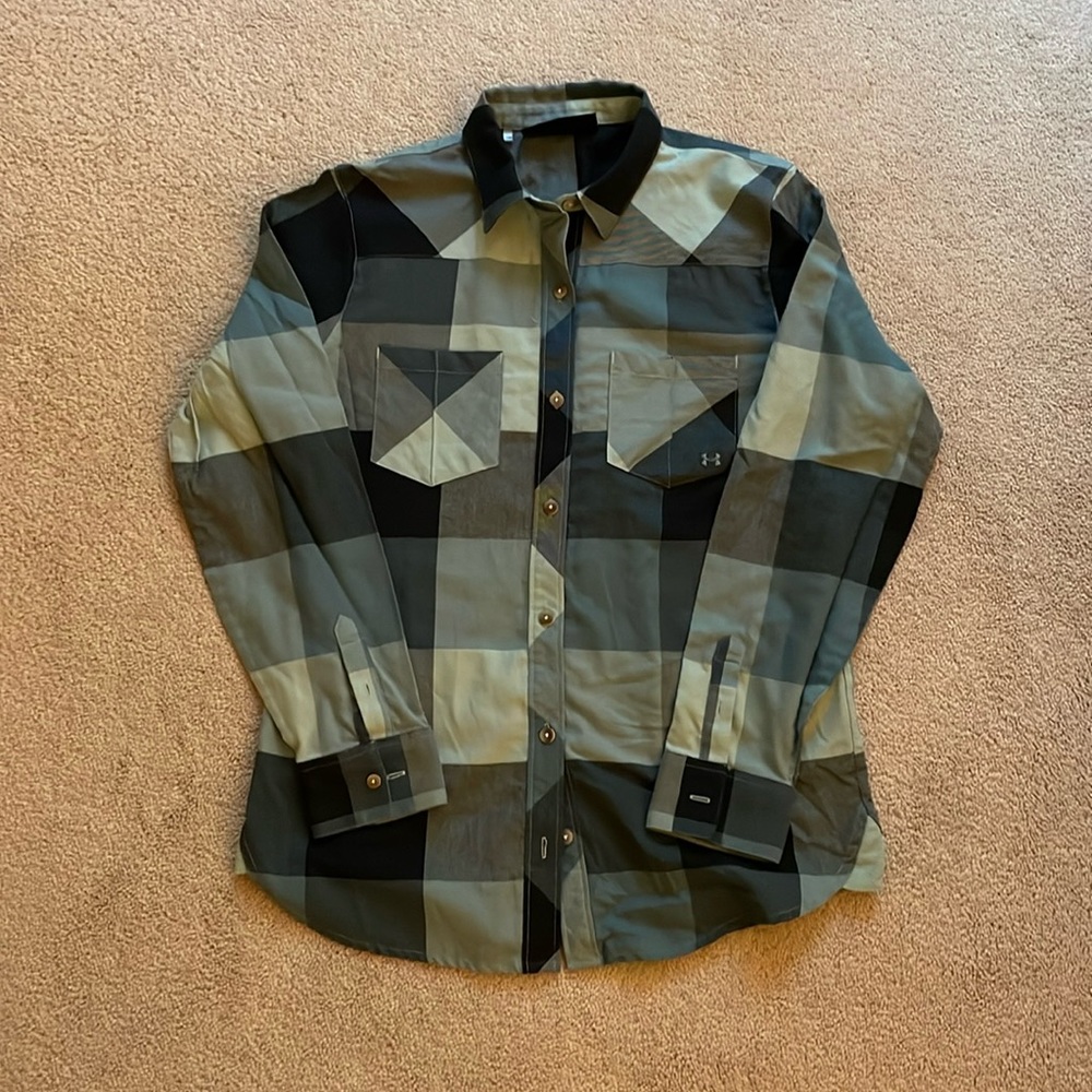 Women’s Under Armour Plaid Button Down Shirt in size Large.